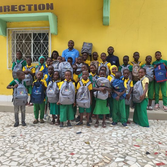 Soutenir l’éducation pour un avenir meilleur : CBN Afrique offre des kits scolaires pour la rentrée