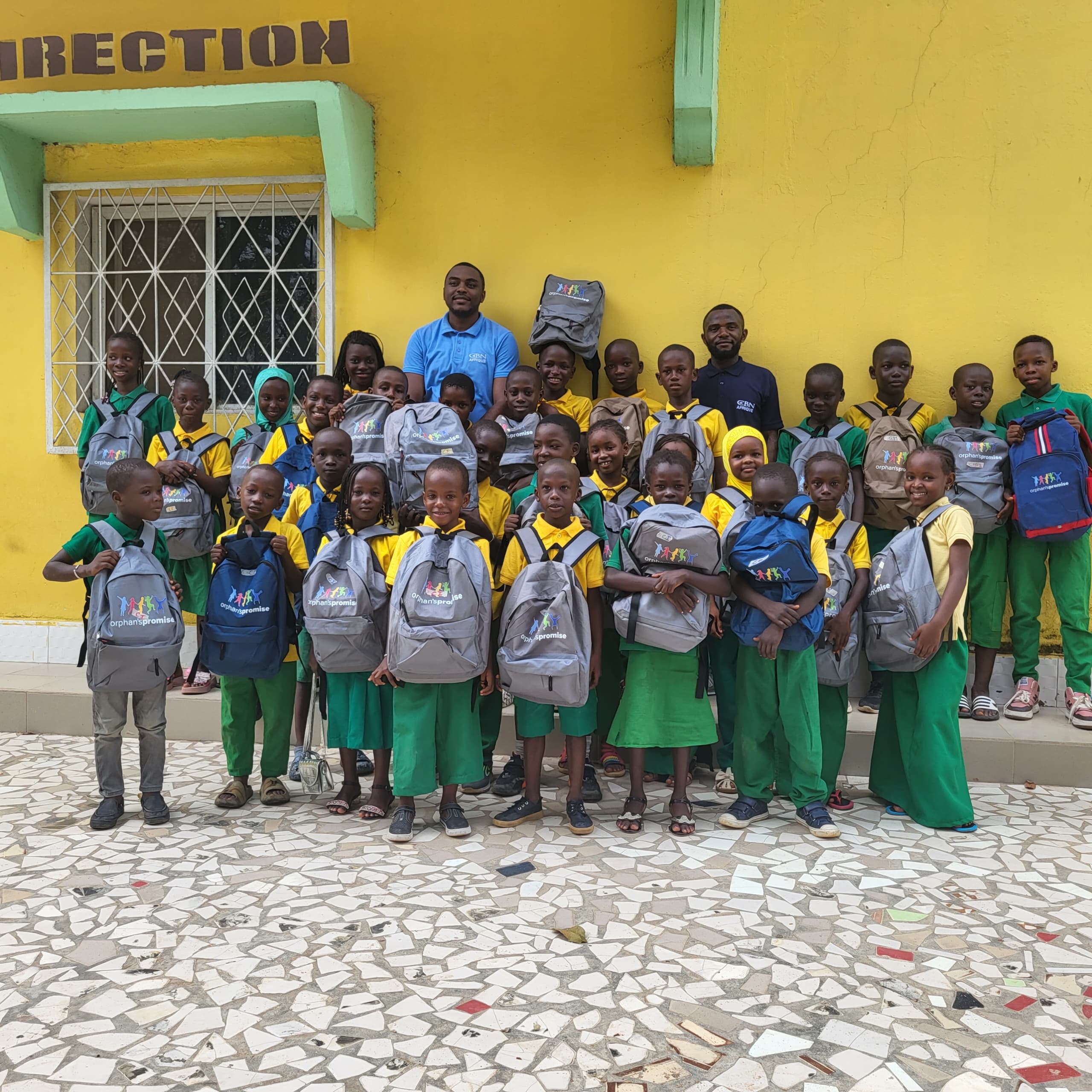 Soutenir l’éducation pour un avenir meilleur : CBN Afrique offre des kits scolaires pour la rentrée